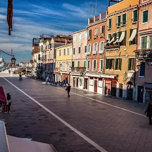 appartamento-superior-con-vista-in-via-garibaldi.hotelslidodijesolo.com/